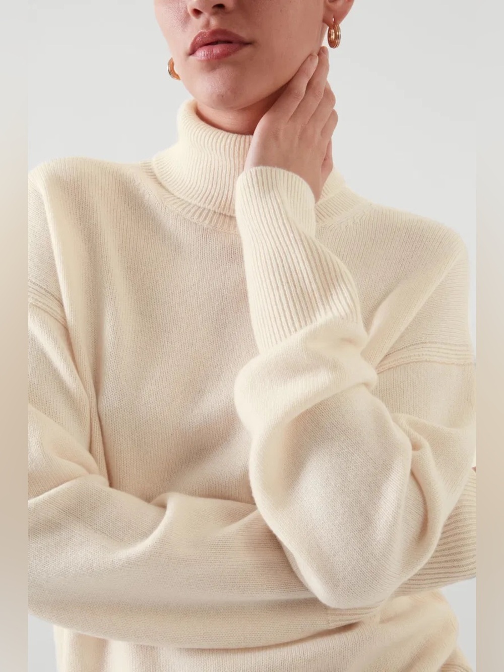 COS 100% Cashmere Ivory Turtleneck Sweater Size Small